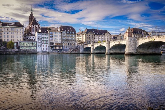 Teaserbild von «Streitpunkt SRG»: Wirtschaft im Fokus